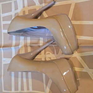 Steve Madden Tan Patent Leather Heels